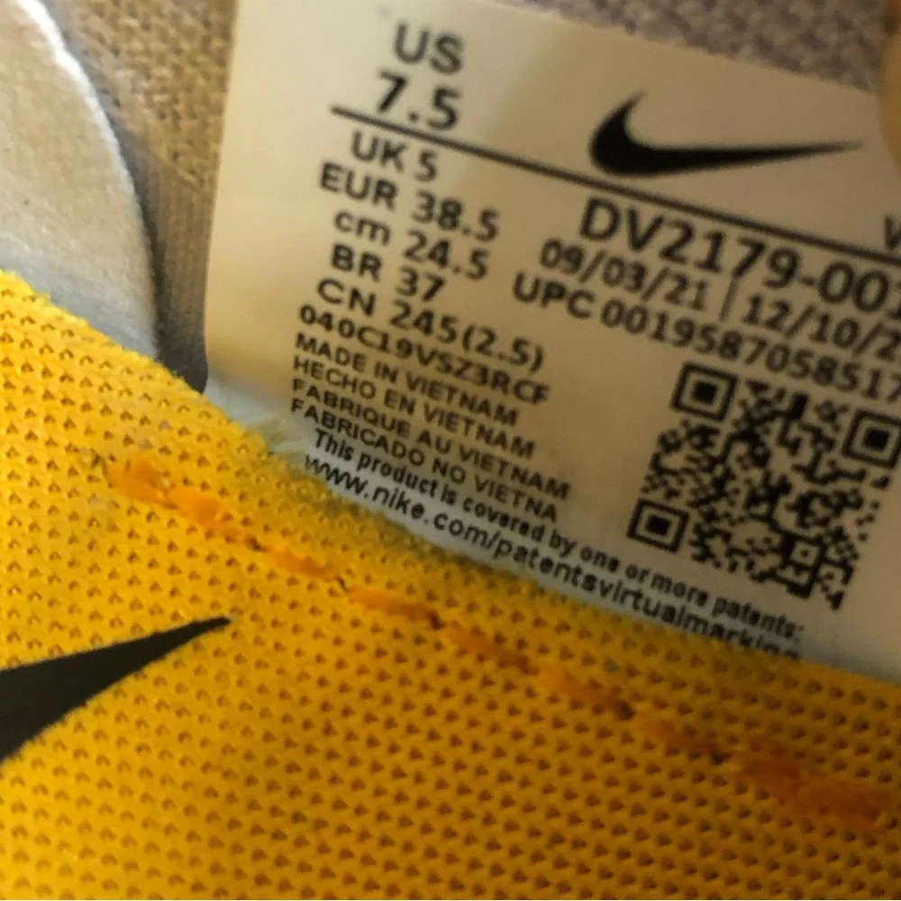 Nike Phantom Flyknit Running Shoe. 2021/22. Size 7.5